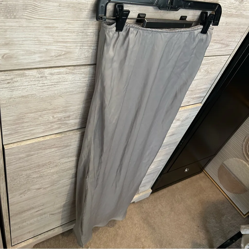 American Eagle Womens Size 4 Dove Gray AE x The Ziegler Sisters Midi Skirt - Image 4