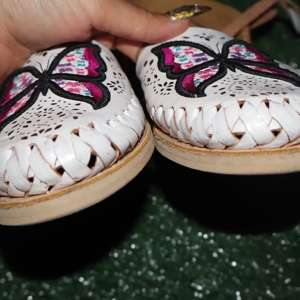 La Santa Art Mx Handcrafted, Leather Sandals with butterfly Embroidery Purple Size 7 - Image 5