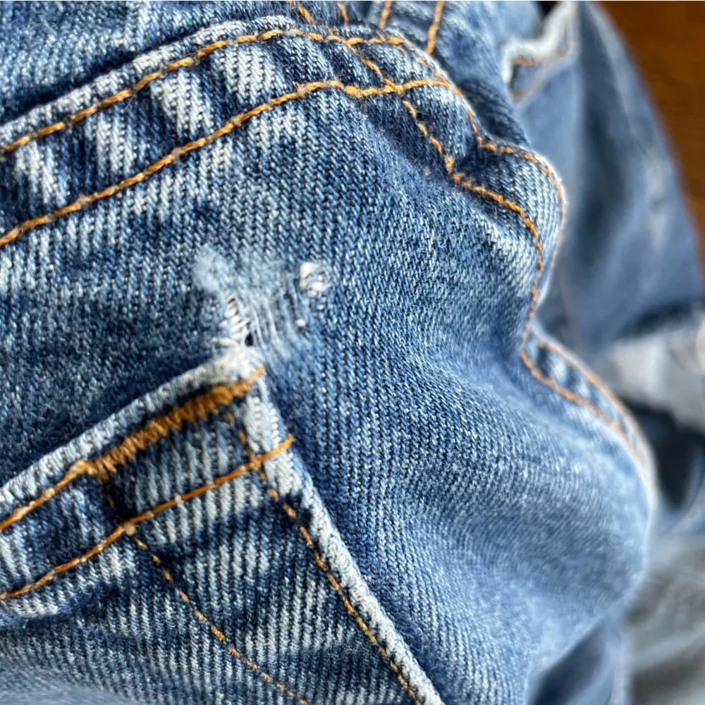 Vintage Levi’s 560s cut offs daisy dukes Y2K 90s era medium wash jean shorts - Image 3