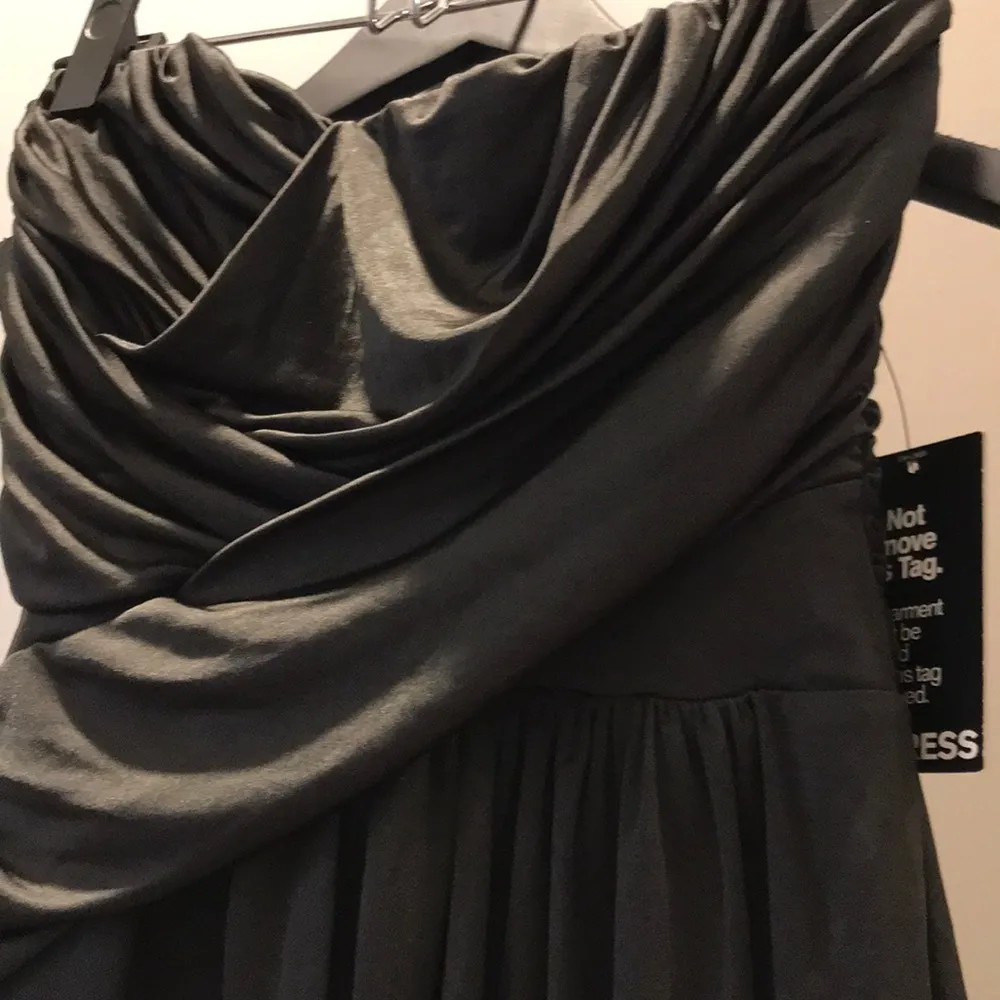 BNWT ruched strapless dress from Express - Image 2