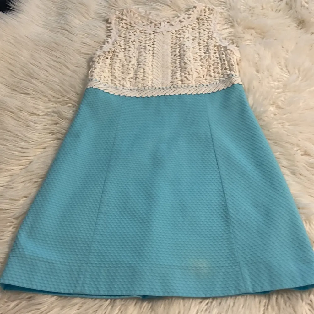 Lilly Pulitzer Dress size 8 color white and aqua blue so beautiful length 34” - Image 8