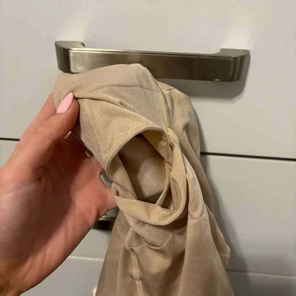 Spanx OnCore High-Waisted Mid-Thigh Shaper - Image 5