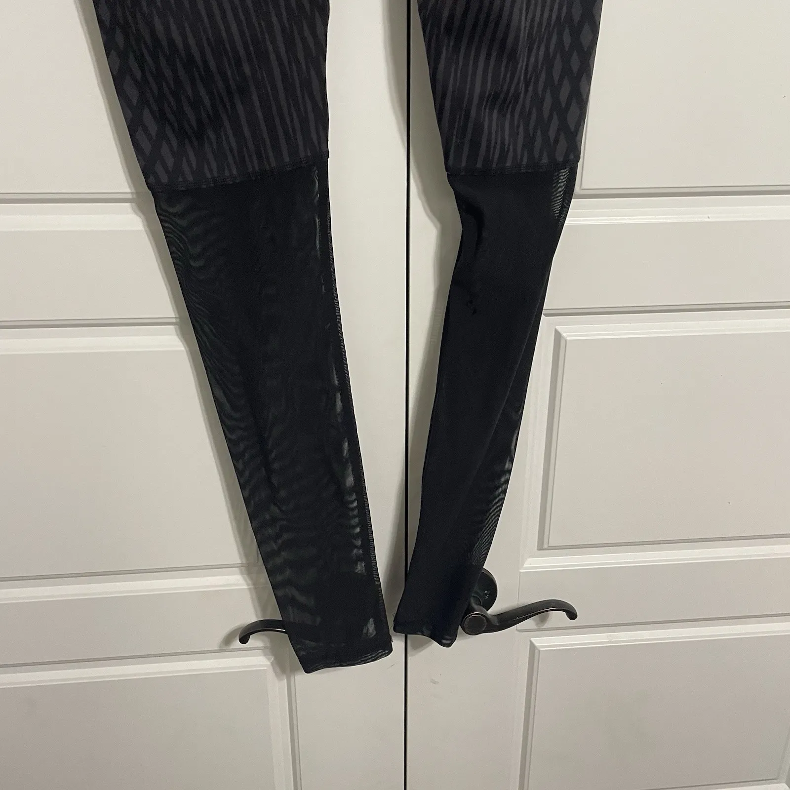 Alo Athletic Leggings Black Patterned Mesh Panels Activewear Workout Pants Med - Image 7