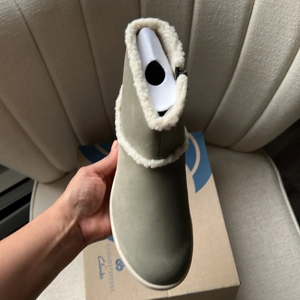 Clarks CloudSteppers Ankle Booties 6W Olive Slip on Suede Booties - Image 6