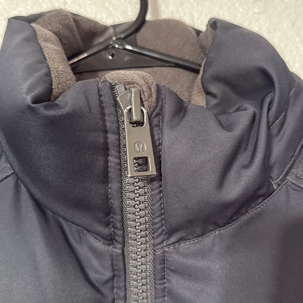 Lululemon  Puffer Jacket size 6 *rare - Image 4
