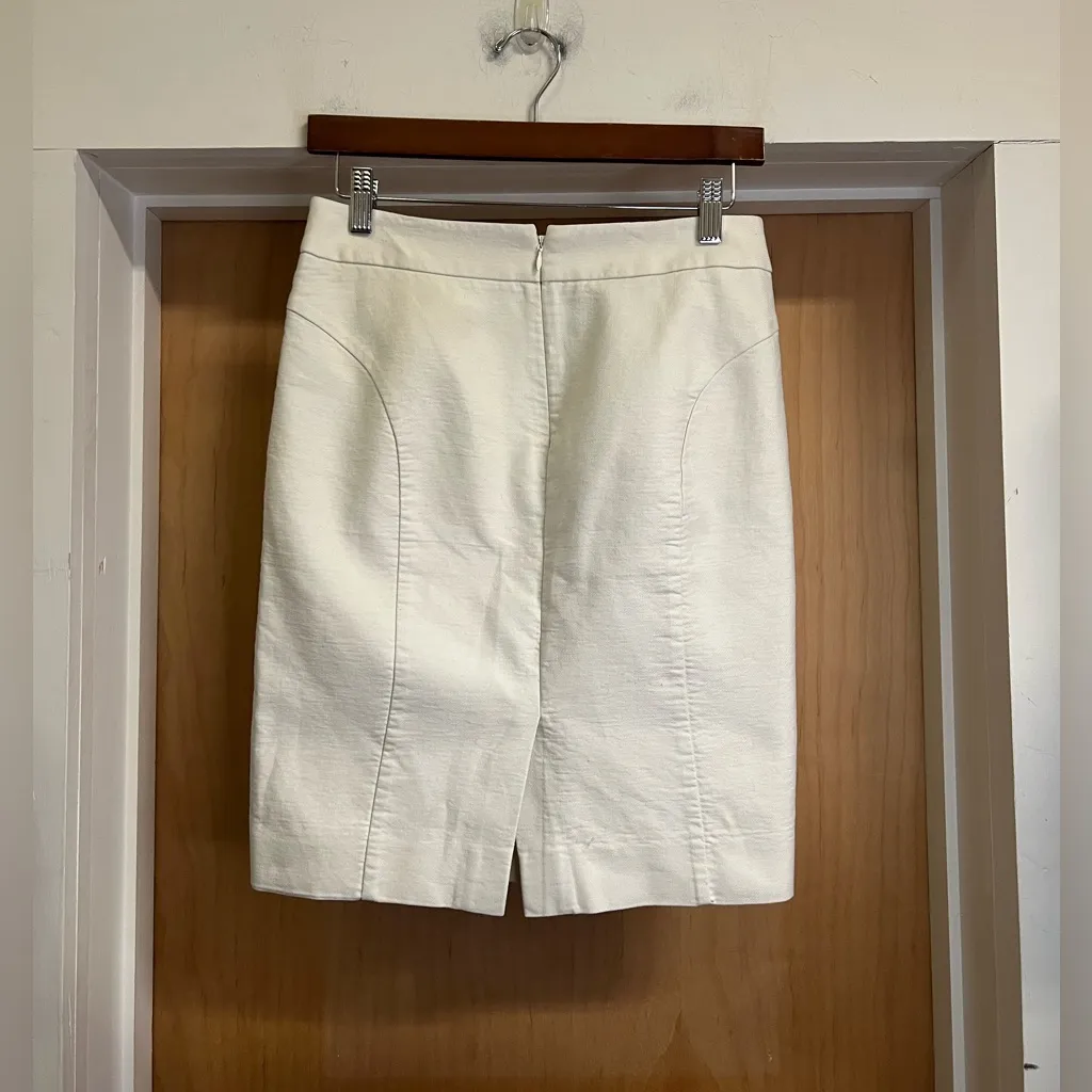 J. Crew Women’s Cream Pencil Skirt - 100% Cotton - Two Front Pockets.  Size: 0 - Image 3