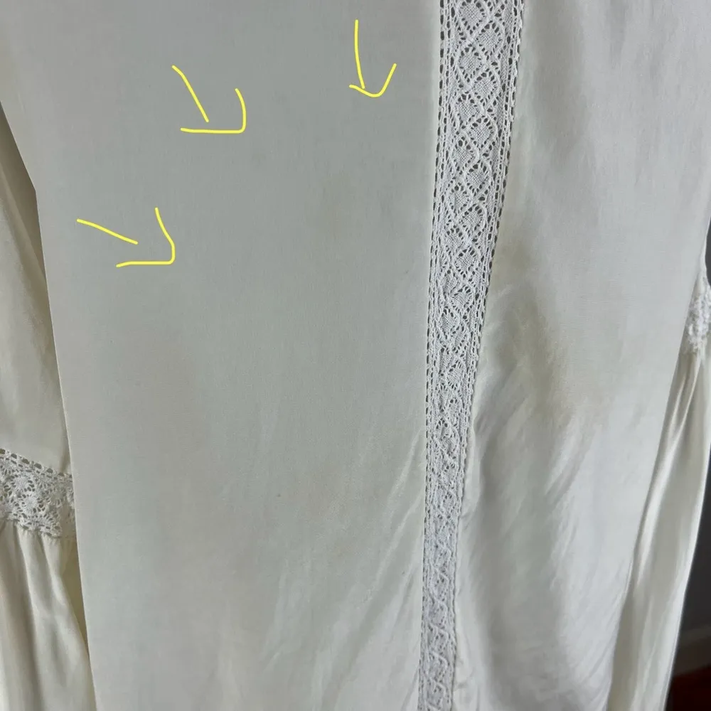 FRAME Denim Le Lace Trim Blouse in Off White - Image 5