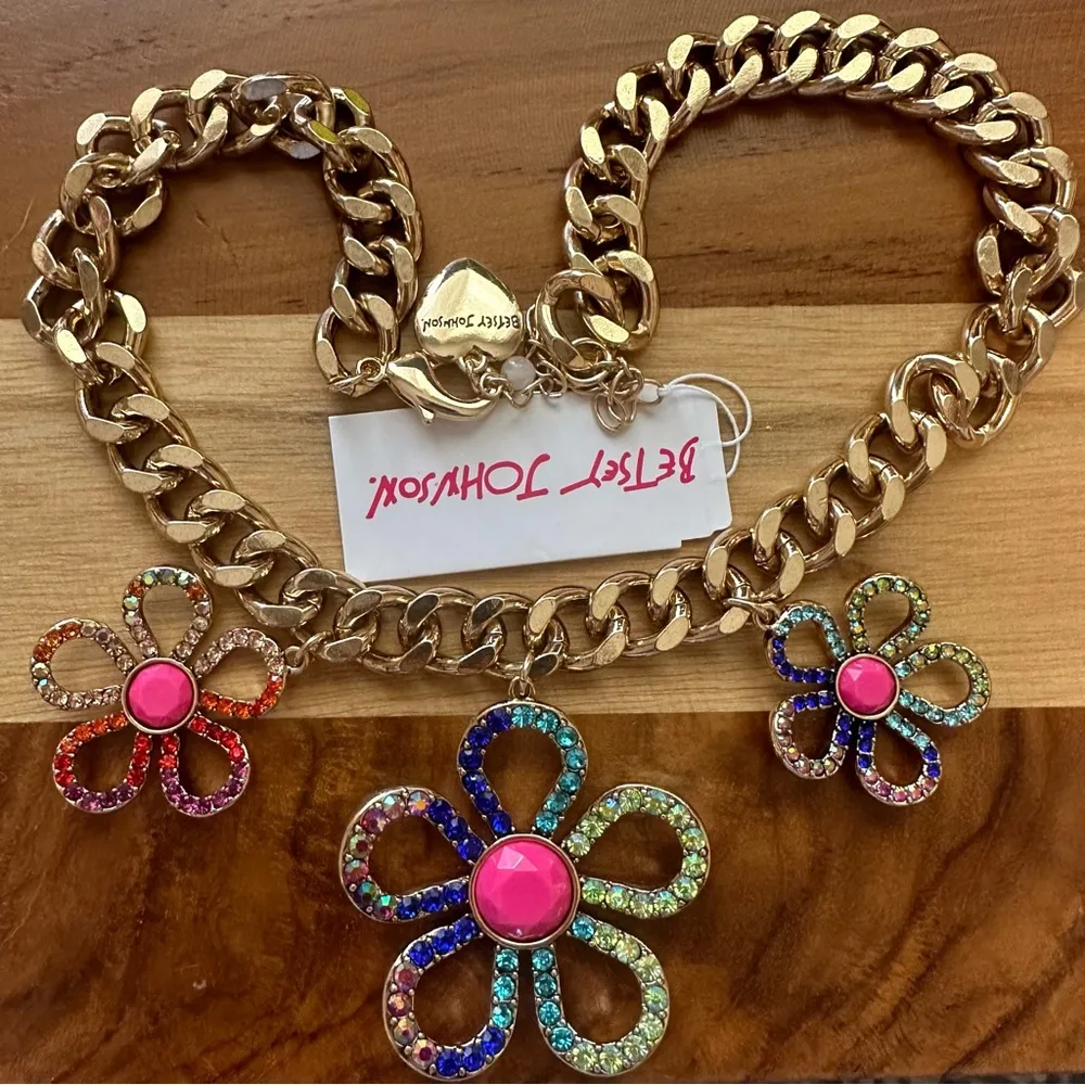 Betsey Johnson Flower Necklace - Image 5