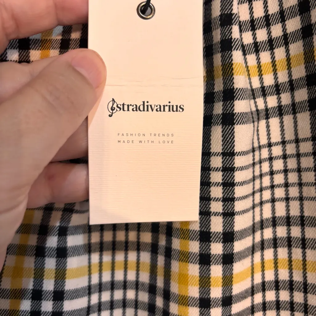 NWT Stradivarius womens plaid paperbag waist shorts yellow/black M - Image 3
