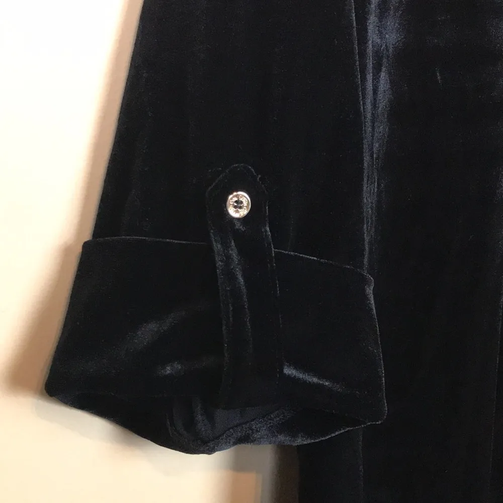 Calvin Klein Women’s Black Velvet Button-Up Half Rolled Sleeve Hi-Low Shirt - Image 6