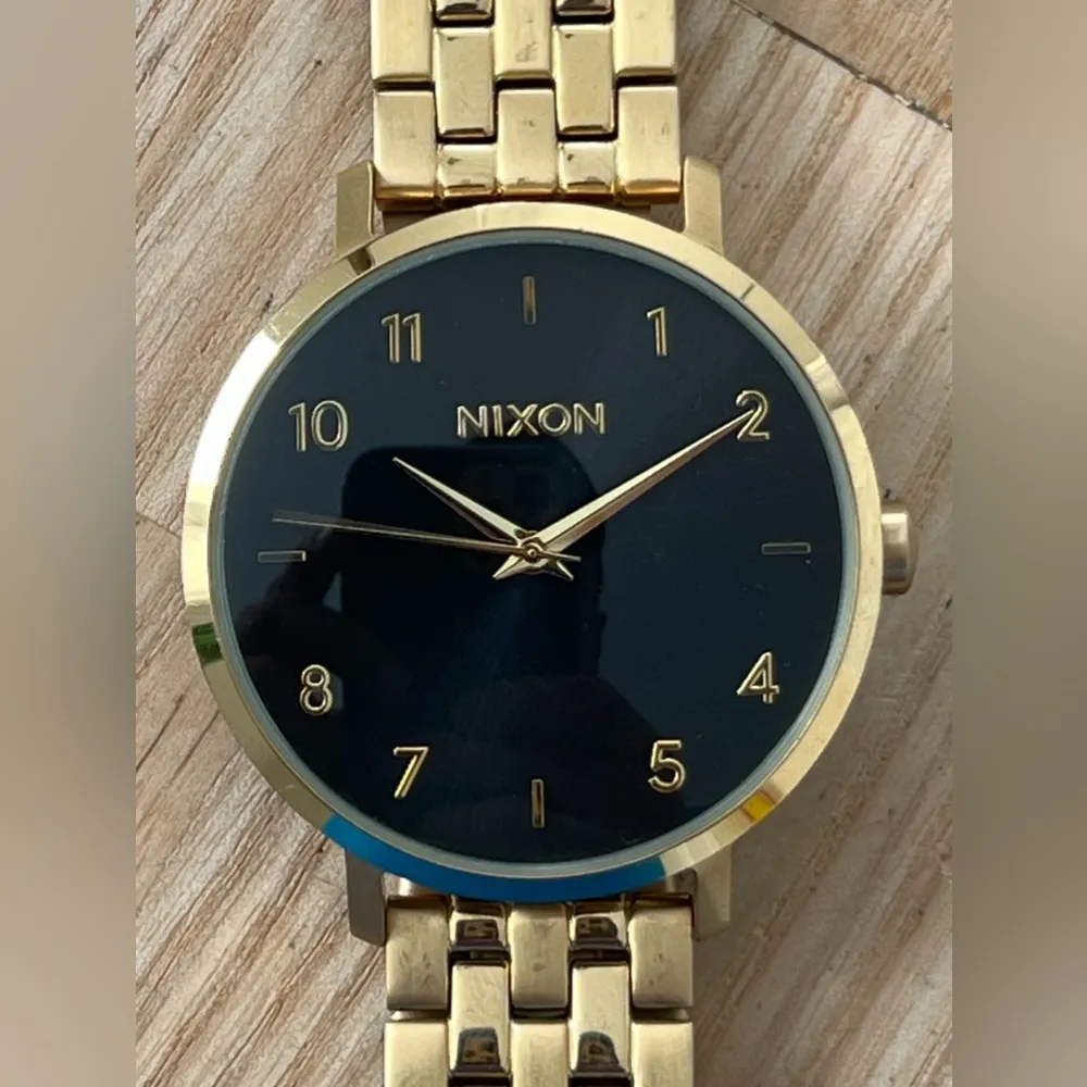 Nixon The Arrow Point It Watch Black Dial Gold-Tone Bracelet New Crystal - Image 2