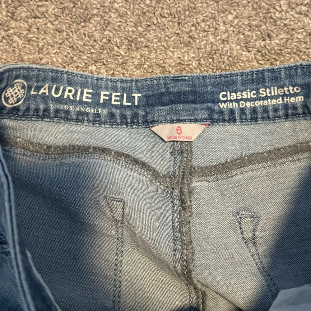 Laurie Felt Classic Stiletto Decorated Hem Jeans Sz 6 Embroidered Boho Blue - Image 16