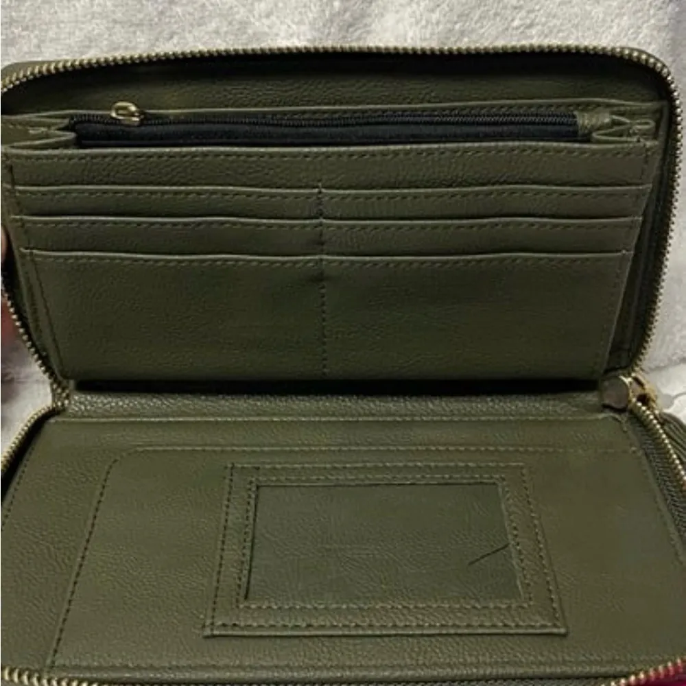 Betsey Johnson Skull Embossed Army Green Zip Wallet NWT​ - Image 4