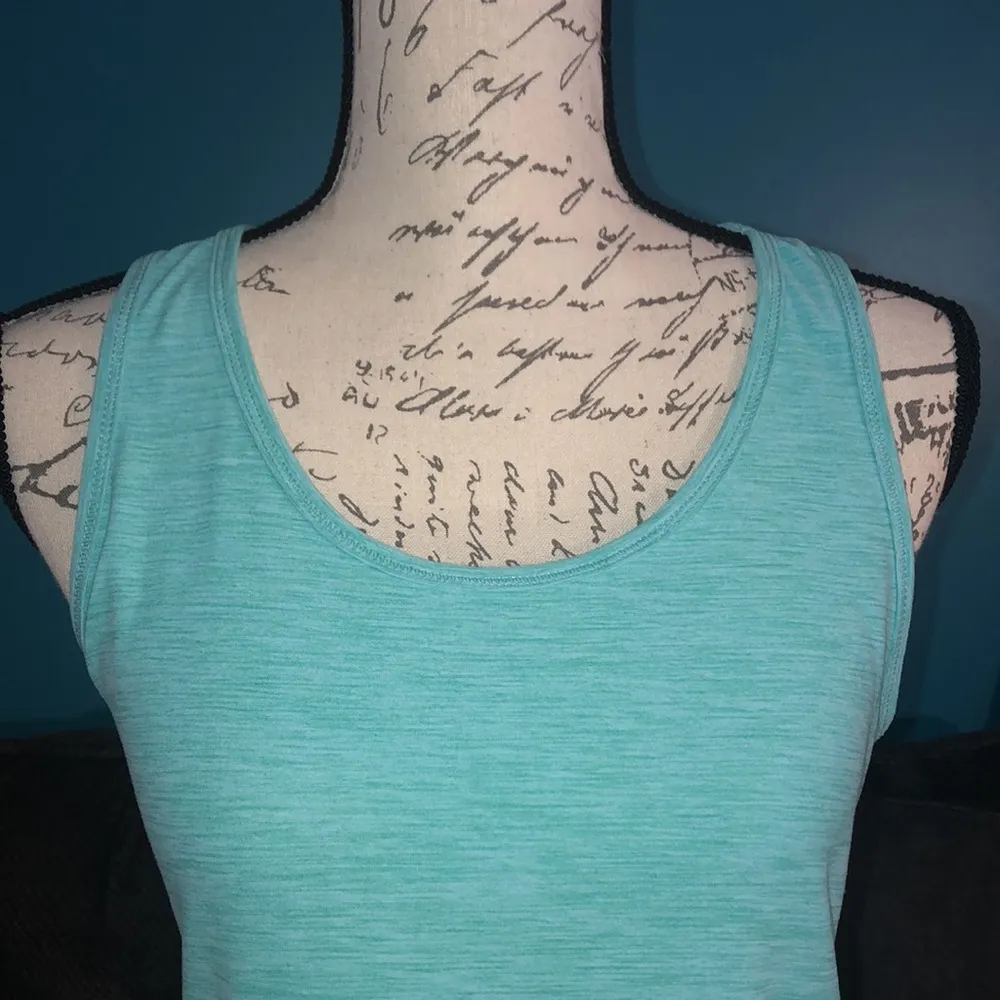 🎉4 for $20 Old Navy Workout Tank, Medium - Image 2