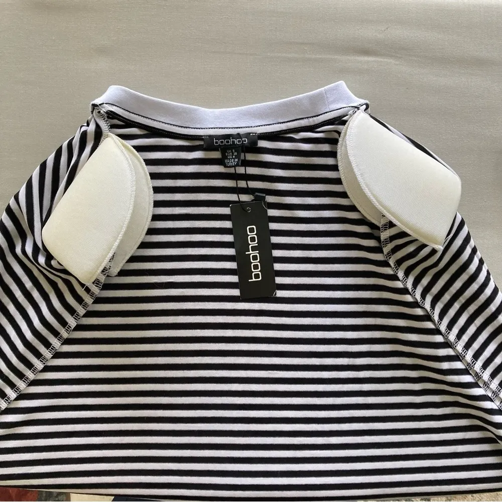 Boohoo NWT  Women’s Sz.4 Stripe Padded Shoulders Tank Top Black & White Viscose - Image 8