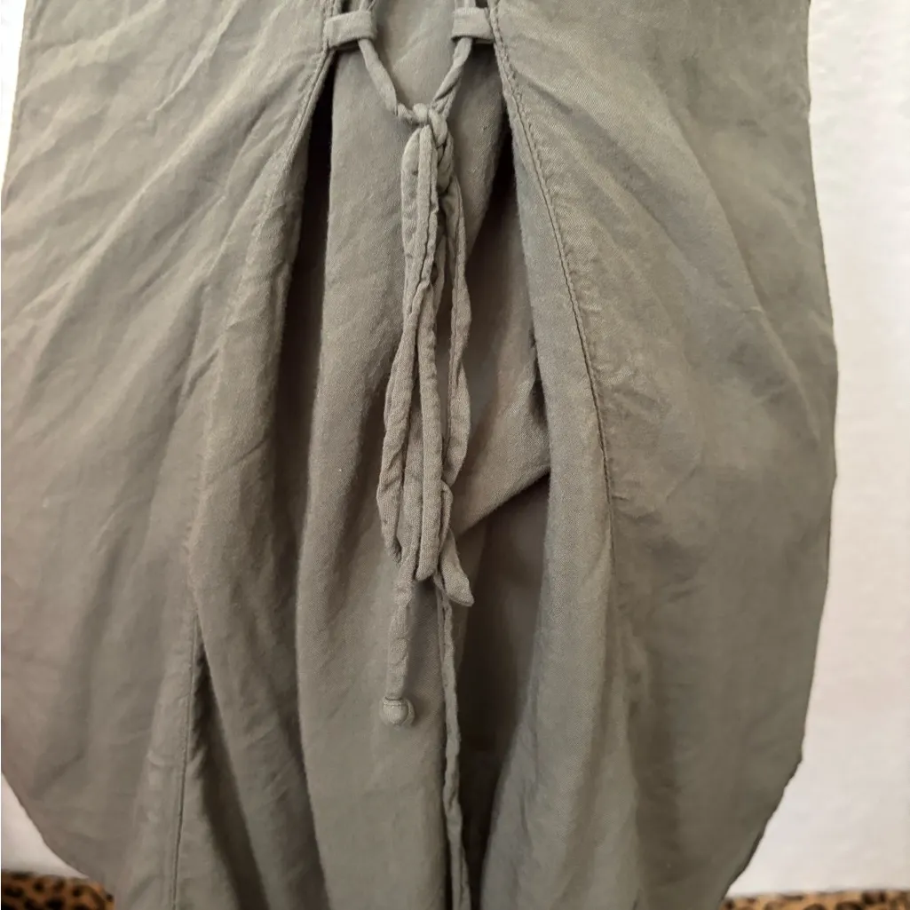 BCBGeneration  Olive Button-Down Sleeveless Top. - Image 5