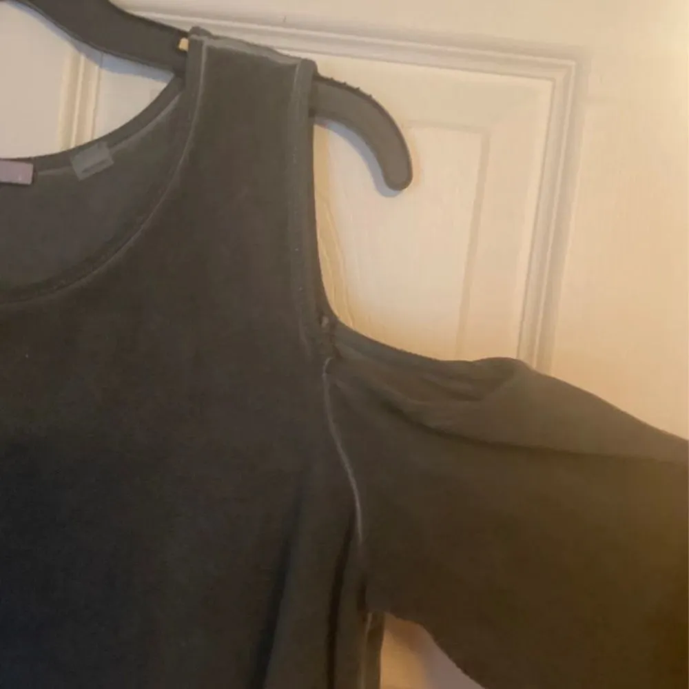 Tart  cold shoulder blouse small - Image 3