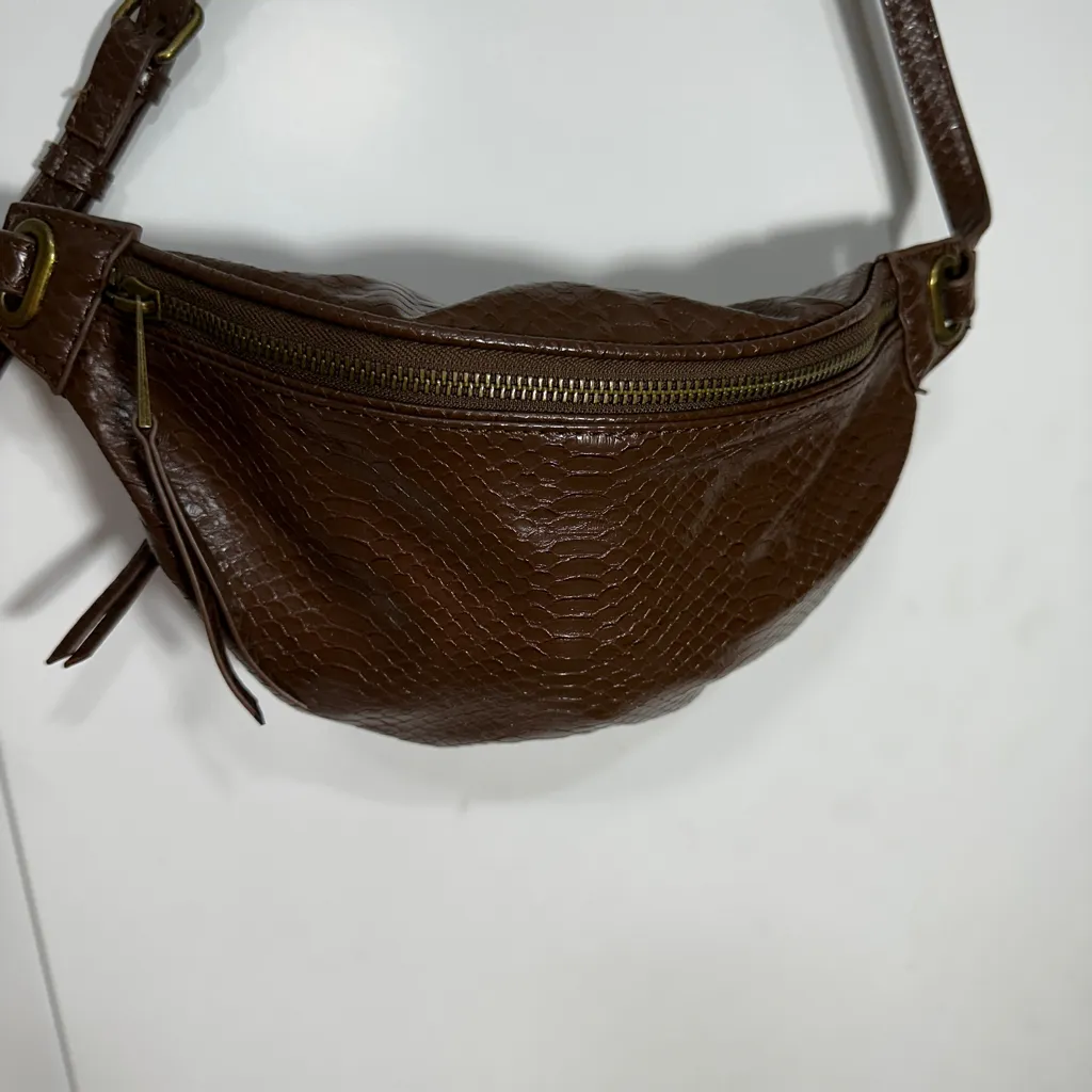 The Drop Preston Brown/Spice Fanny Pack Purse Adjustable Brown - Image 2