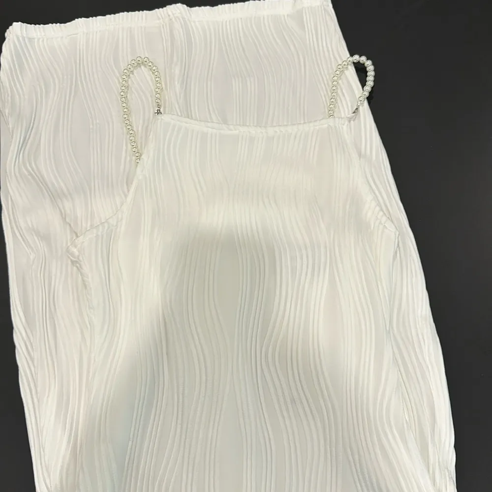 Rihoas White Ripple Effect Pearl Strap Dress Size XS - Image 4