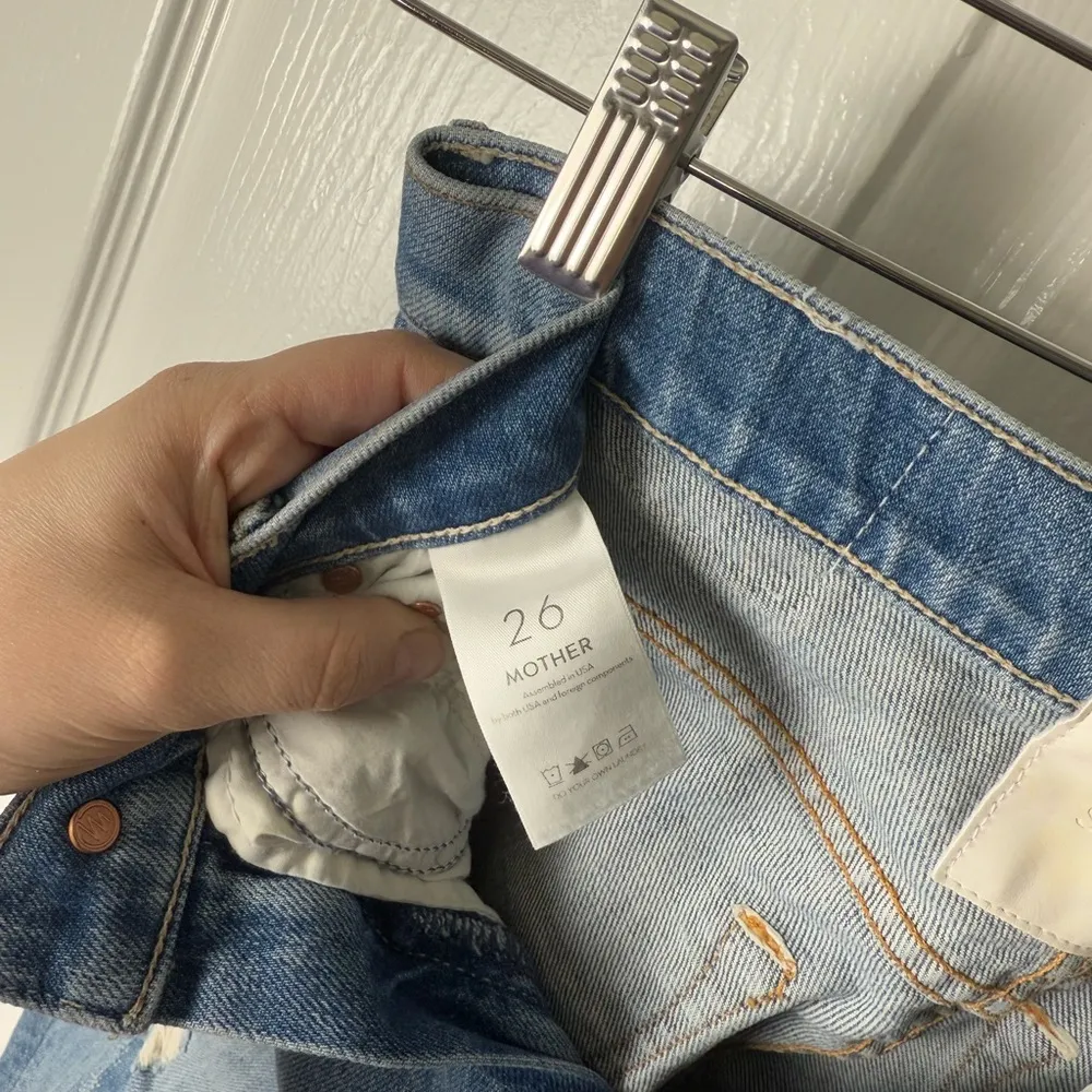 Mother The Insider Crop Step Fray Jeans in We Are Castaways 26 Blue - Image 11