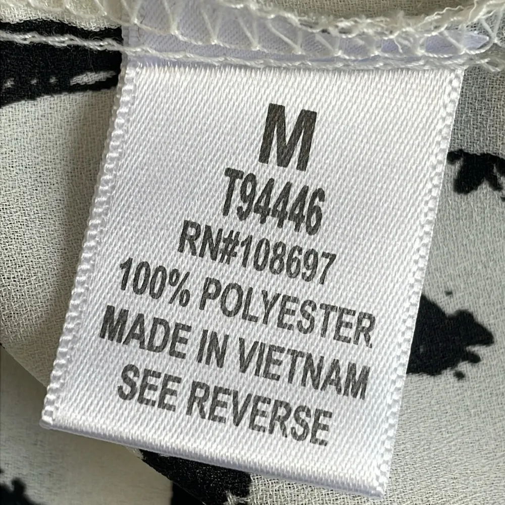 Alice Blue Black and White Sleeveless Graphic Blouse - Image 7