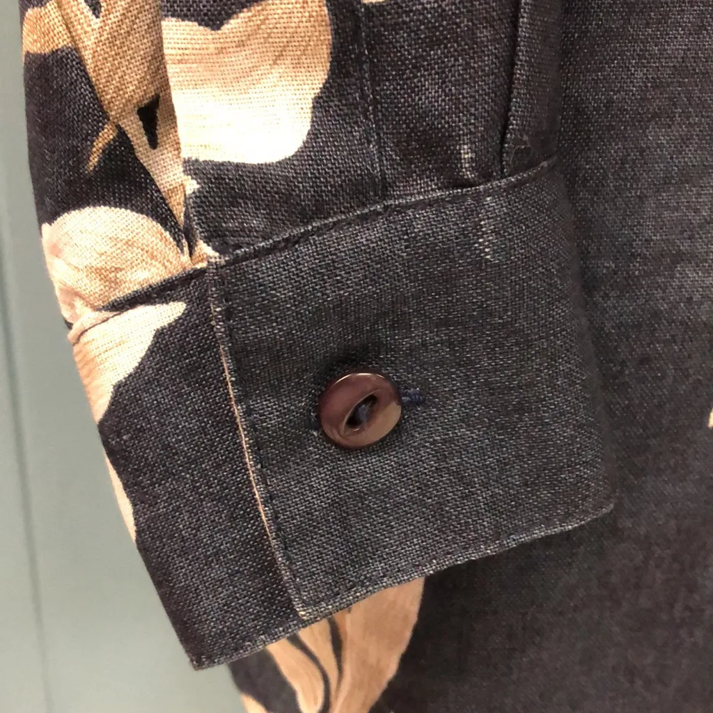 Vintage Liz Claiborne Sport 100% linen women’s‎ size S floral navy blue L/S top - Image 4