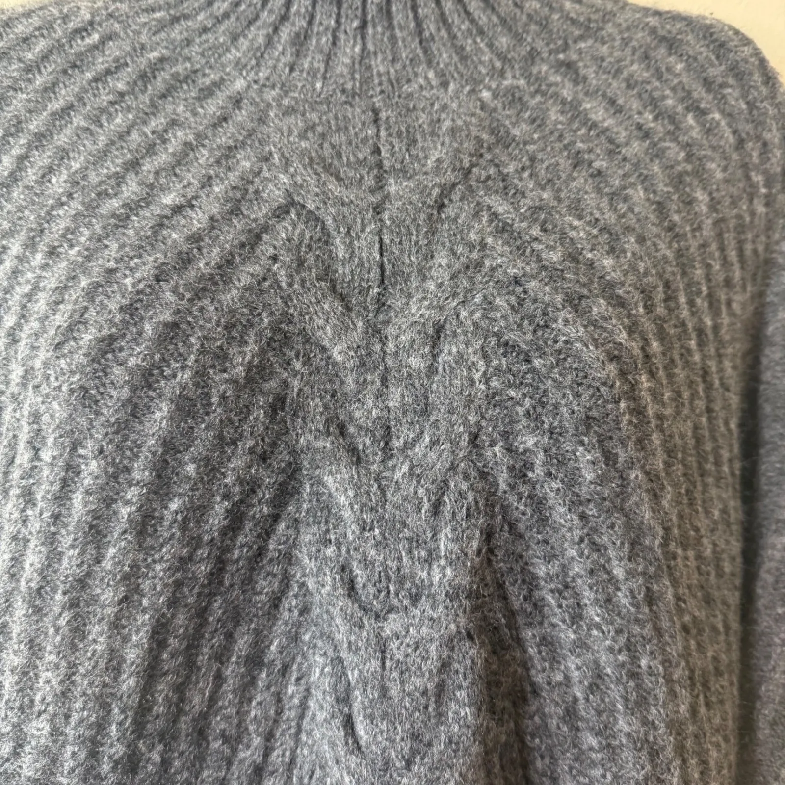 Ophelia Roe Gray Mock Neck Cable Knit Ribbed Casual Sweater Women's Size Large - Image 2
