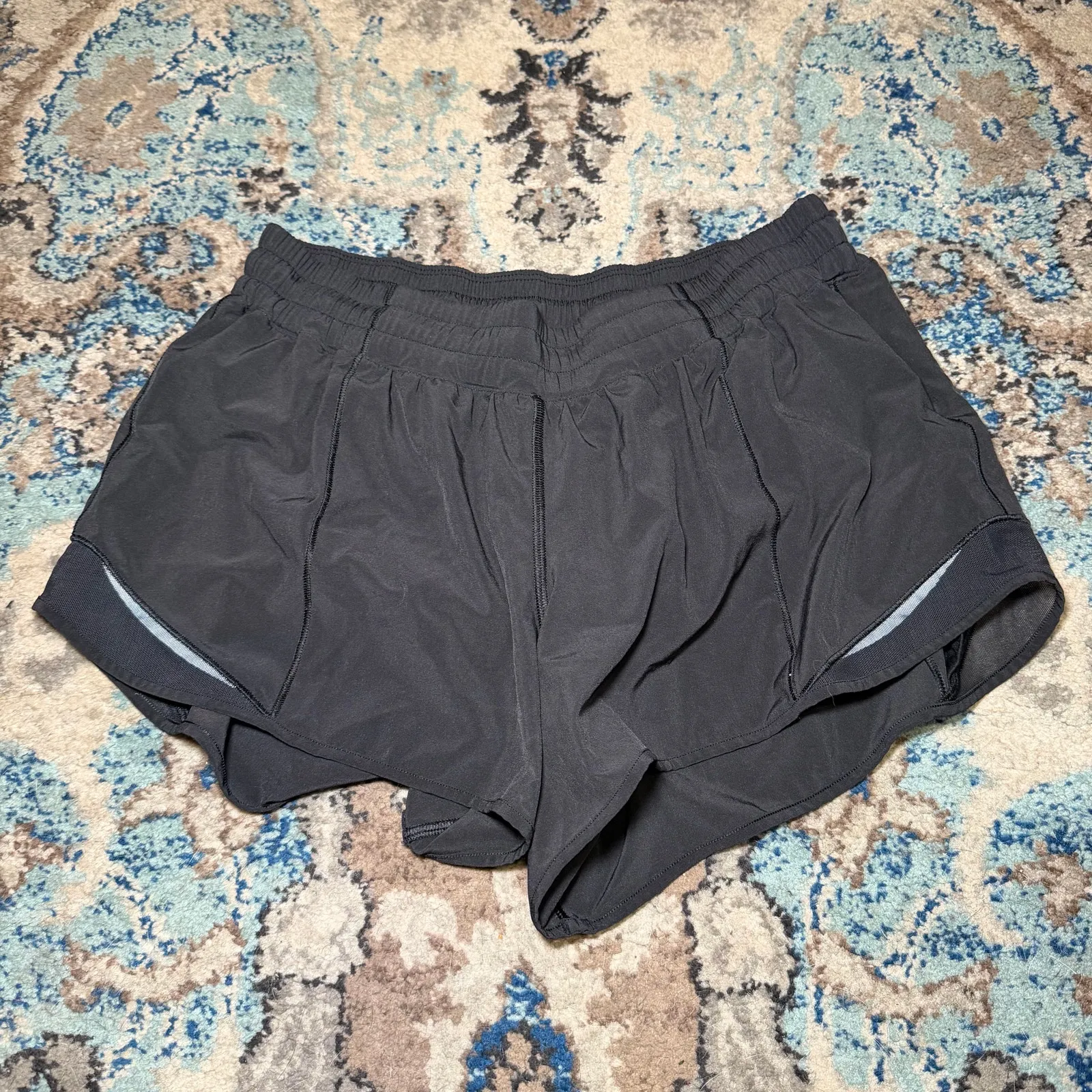 Lululemon Hotty Hot Short II - Image 3