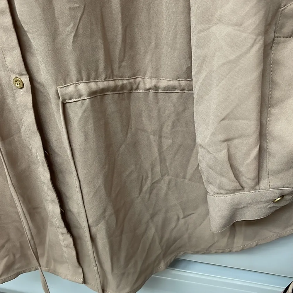 Black Rainn medium safari style tan blouse roll up or let down sleeves NWOT - Image 2