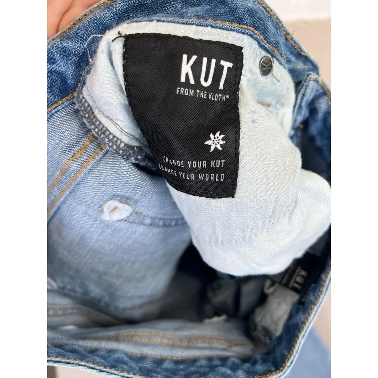 KUT From The Kloth Reese Jeans Sz 8 Light Wash High Waist Distressed Button Fly - Image 11