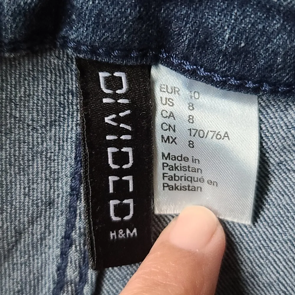 Divided high rise jeans size 8 - Image 4