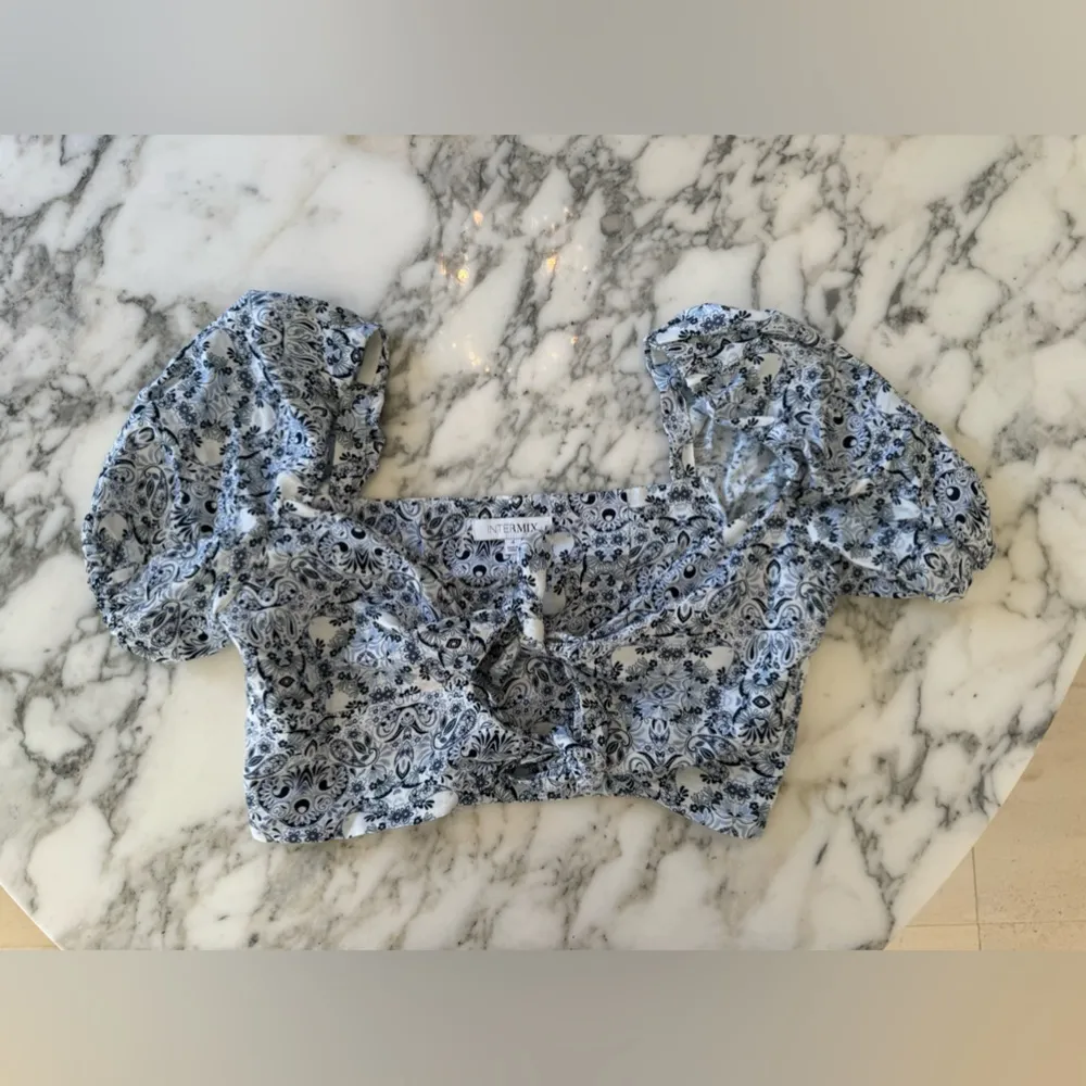 NWOT INTERMIX Janella Knotted Linen-blend Crop Top In Multi Size 4 - Image 2