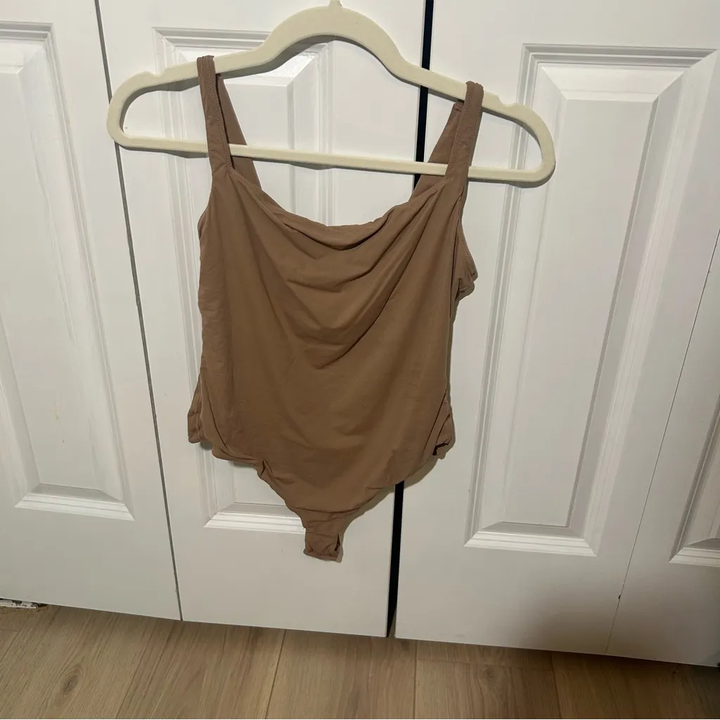 Skims Fits Everybody Square Neck Bodysuit in Sienna (Set of two!) - Image 9