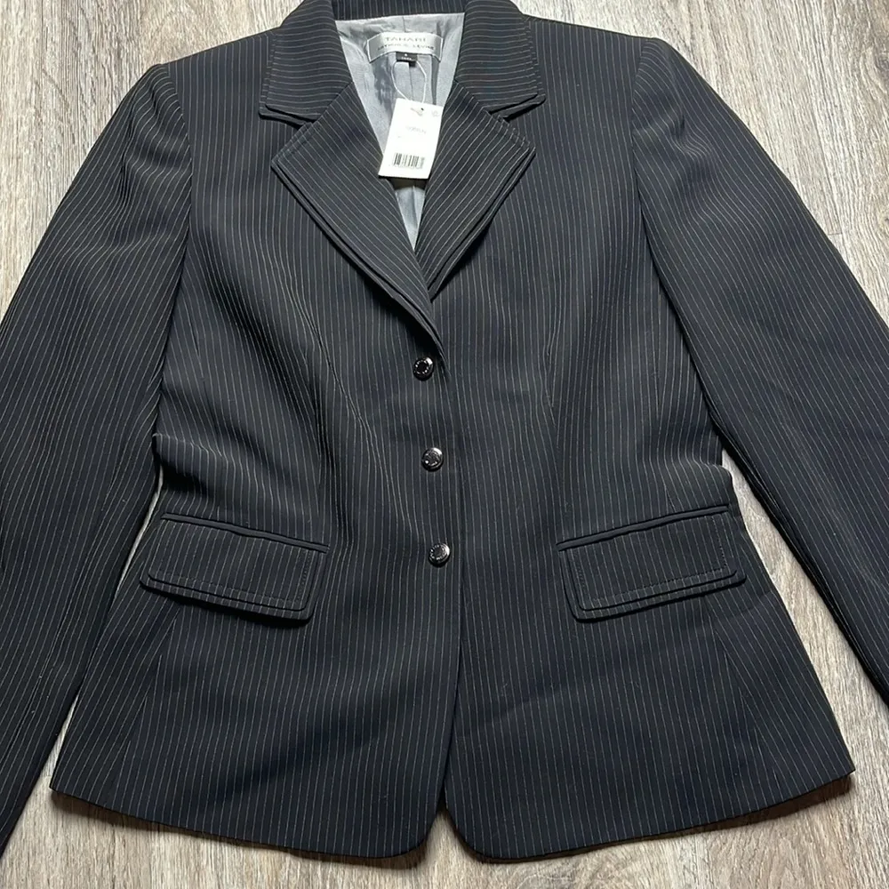 Tahari Arthur S. Levine Black Pinstripe Blazer Size 6 - Image 3