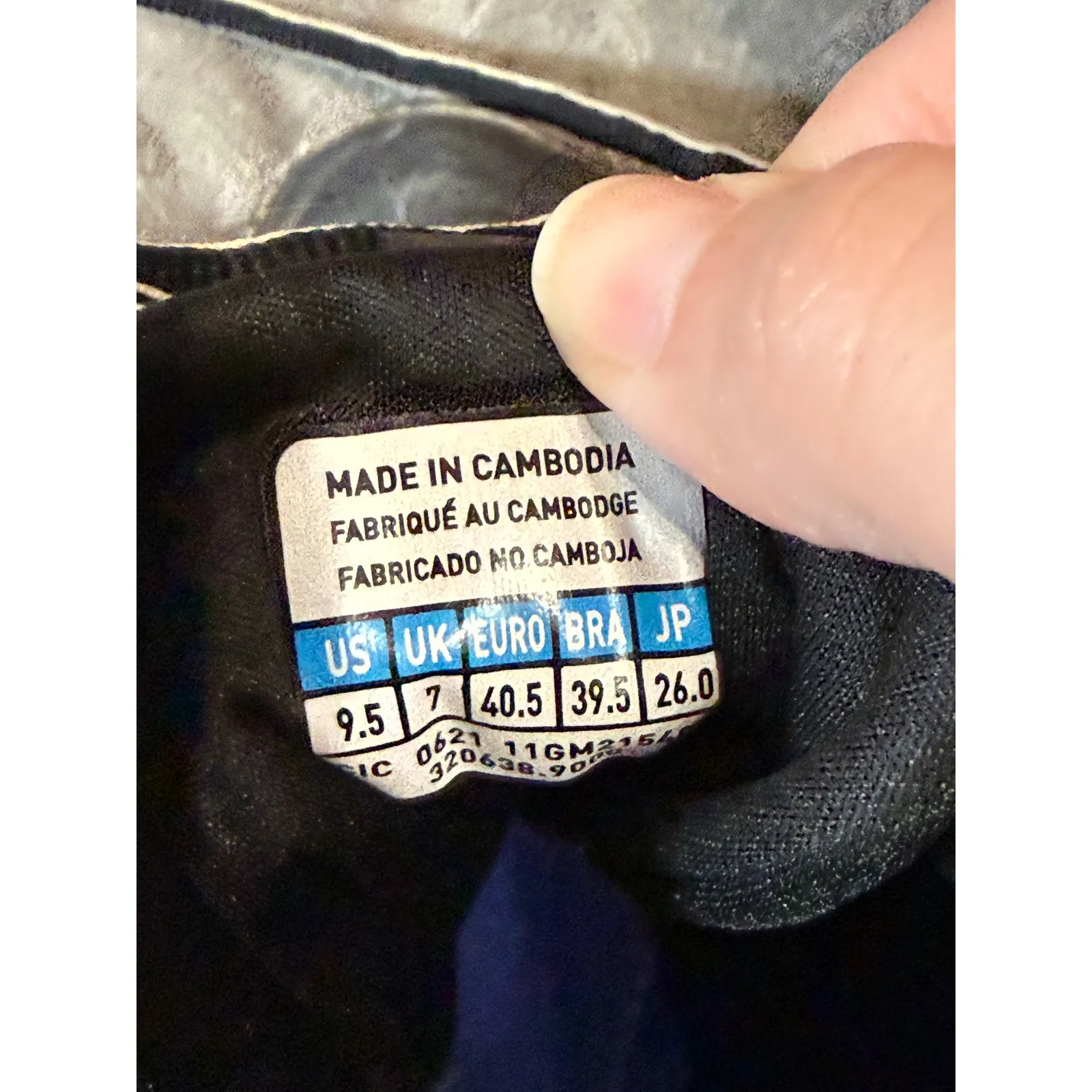 Mizuno Spike Women's Softball Metal Cleats
Size 9.5 Black EU 40.5 Athletic Sport - Image 2