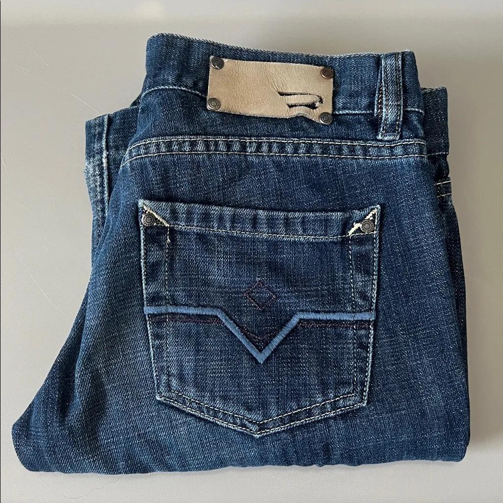 Diesel Medium Wash Low Rise Jean Size 26 - Image 2
