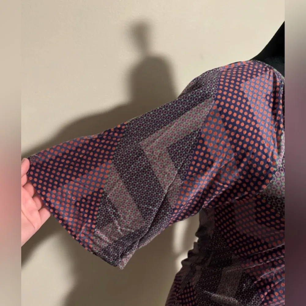 EUC Deletta Anthropologie Mixed Polka Dot Purple Keyhole Top Size XS - Image 3