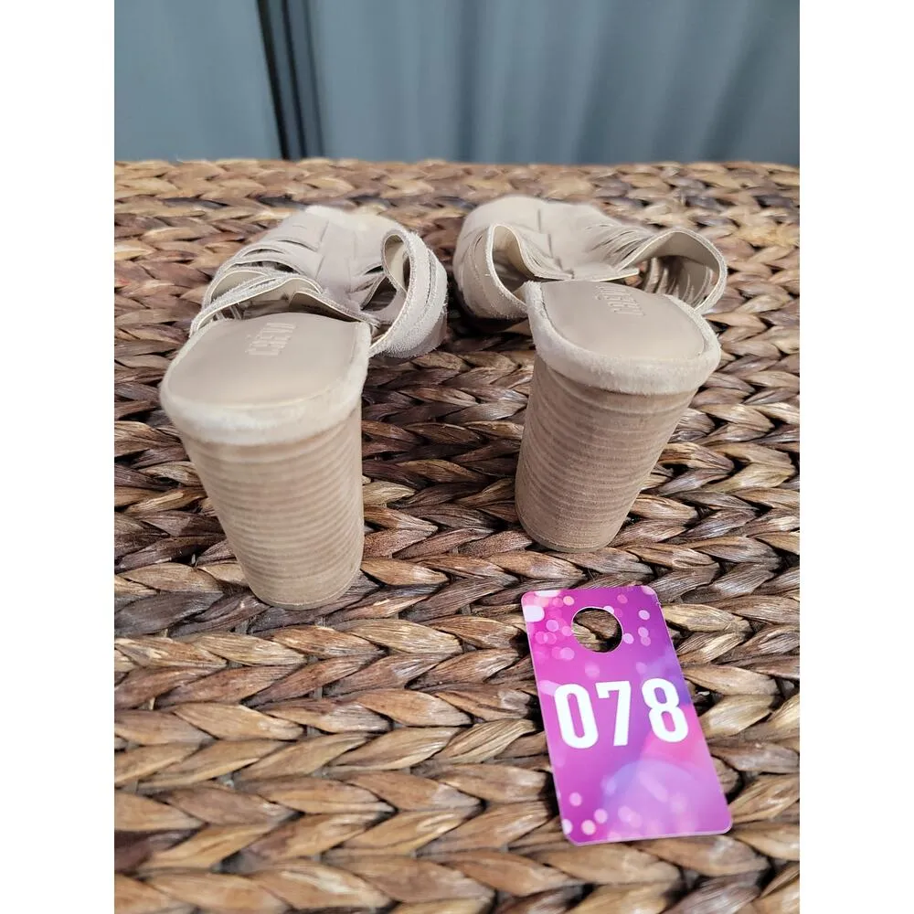 Crevo Women's 9.5 Beige Suede Slip - Image 3