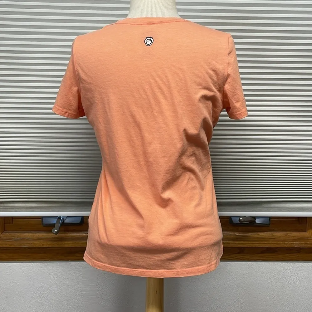 Life Is Good Peach Adirondack Chair Classic Fit V-Neck T-Shirt Size Small - Image 4