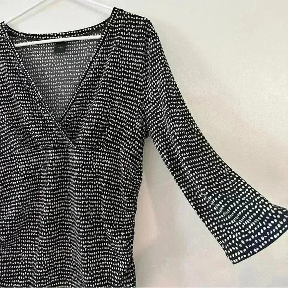 Ann Taylor Women's V-Neck 3/4‎ Sleeve Black And White Abstract Blouse Size Large - Image 4