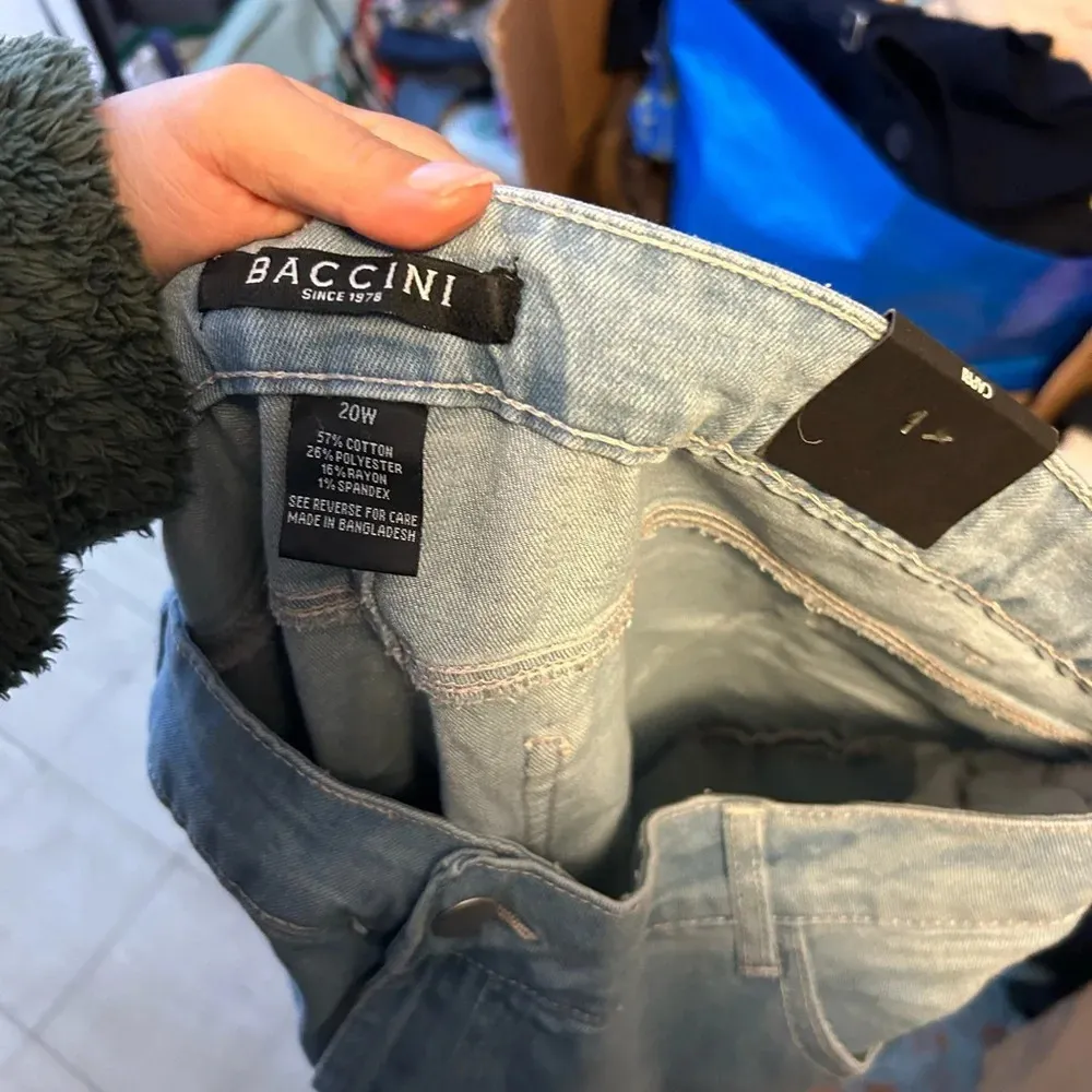 NWT Baccini Plus Light Wash Denim Capris - Image 3