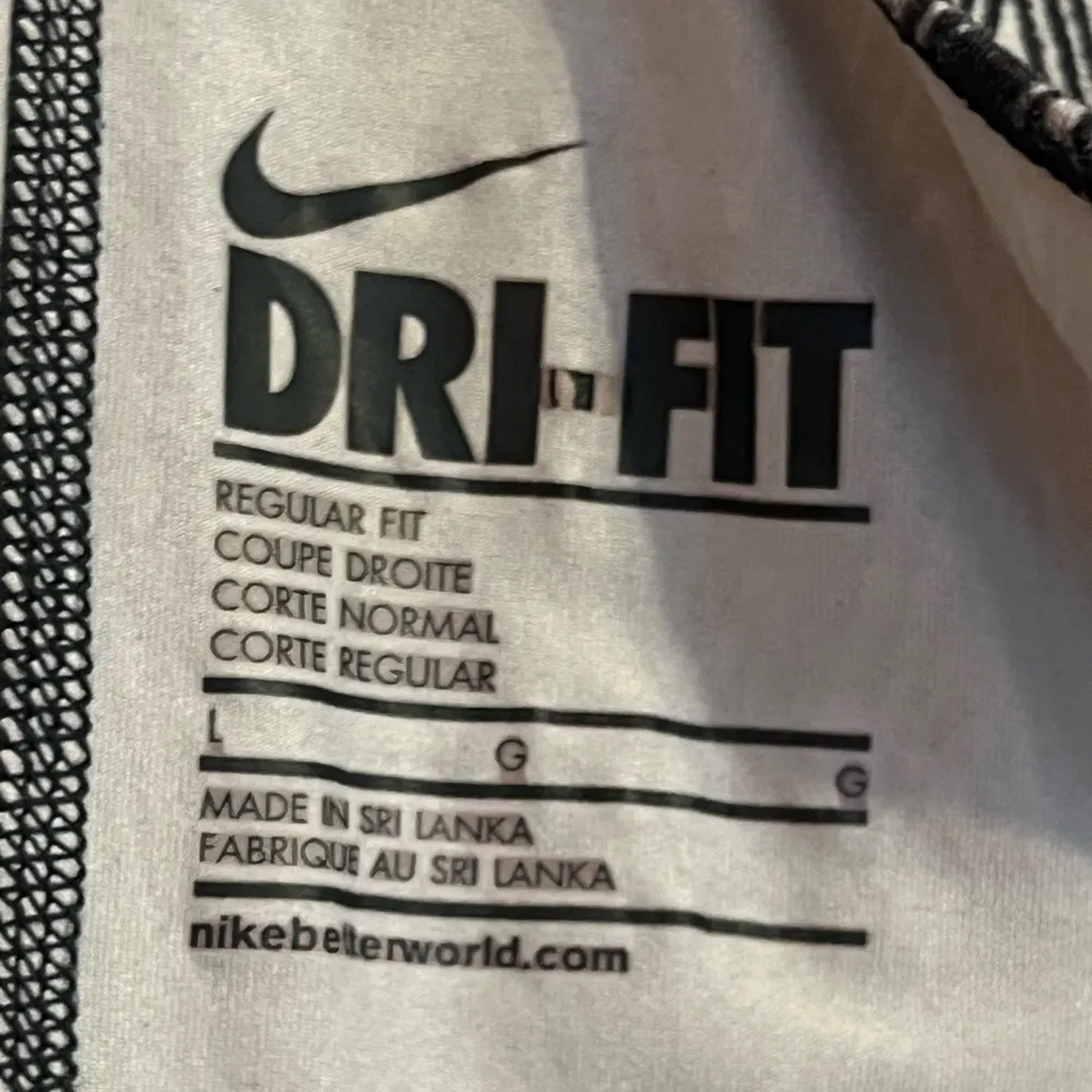 #16 NIKE • DRI FIT • BLACK/WHITE CHEVRON RACERBACK TANK - Image 4
