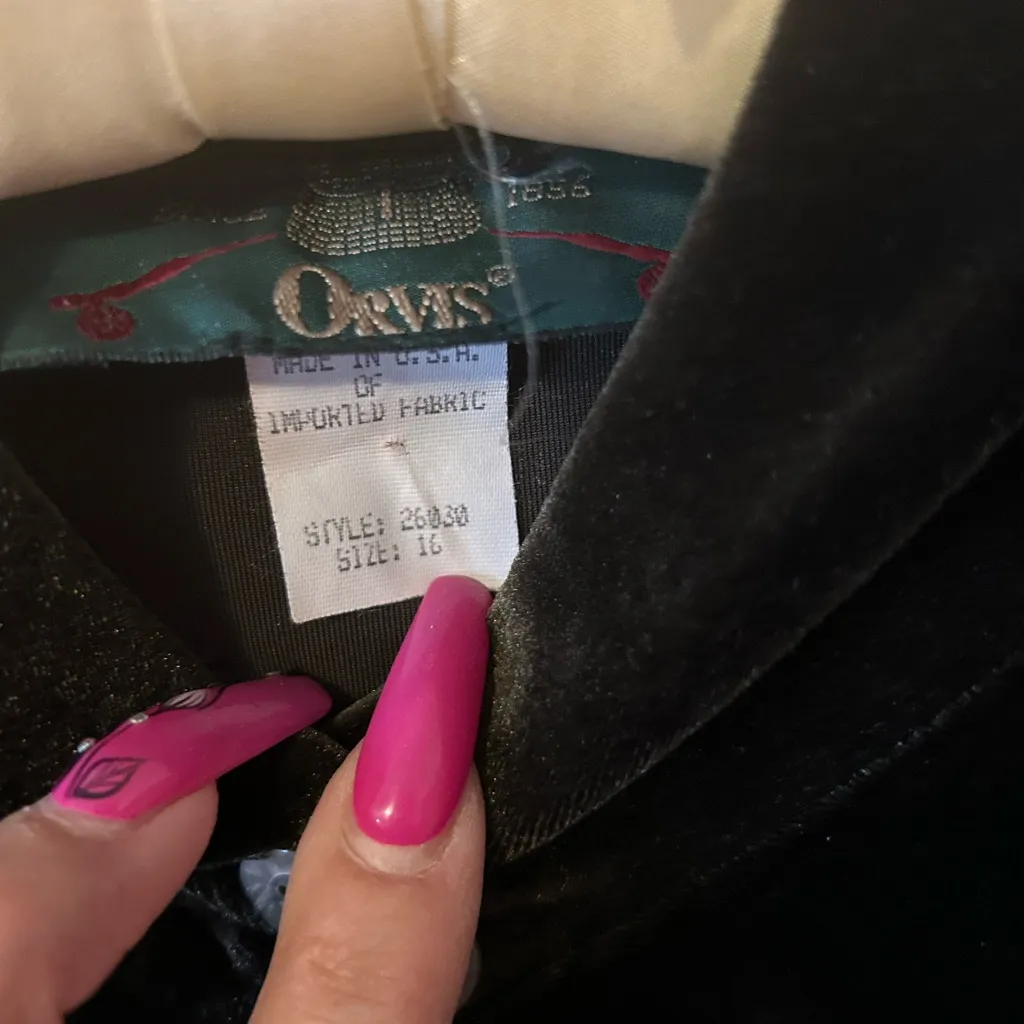 Vintage women’s velvet Orvis dress. Size 16. Used in great condition. - Image 4