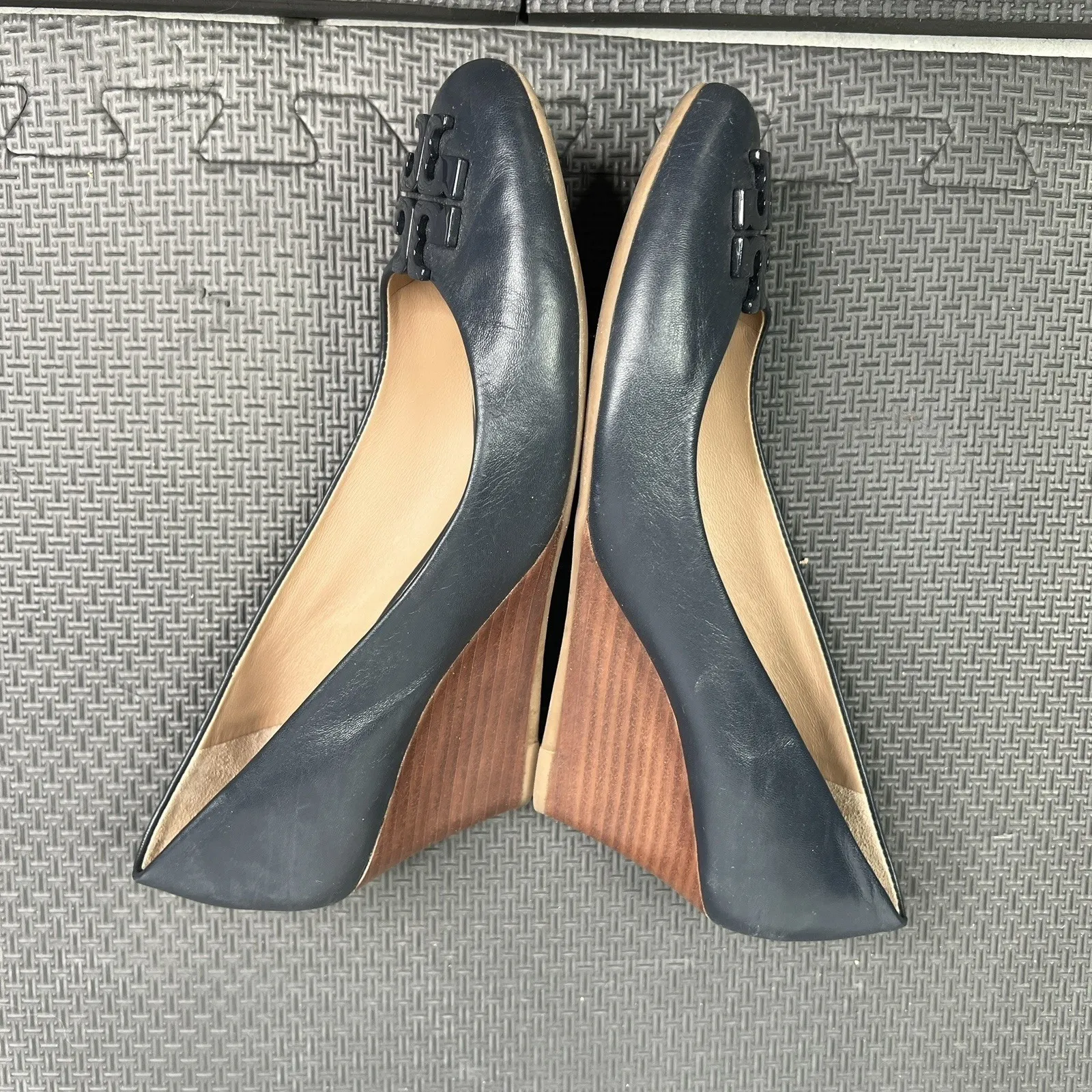 Tory Burch Blue Leather Wedge Pumps Logo Medallion Size 9.5M Classic Work - Image 8