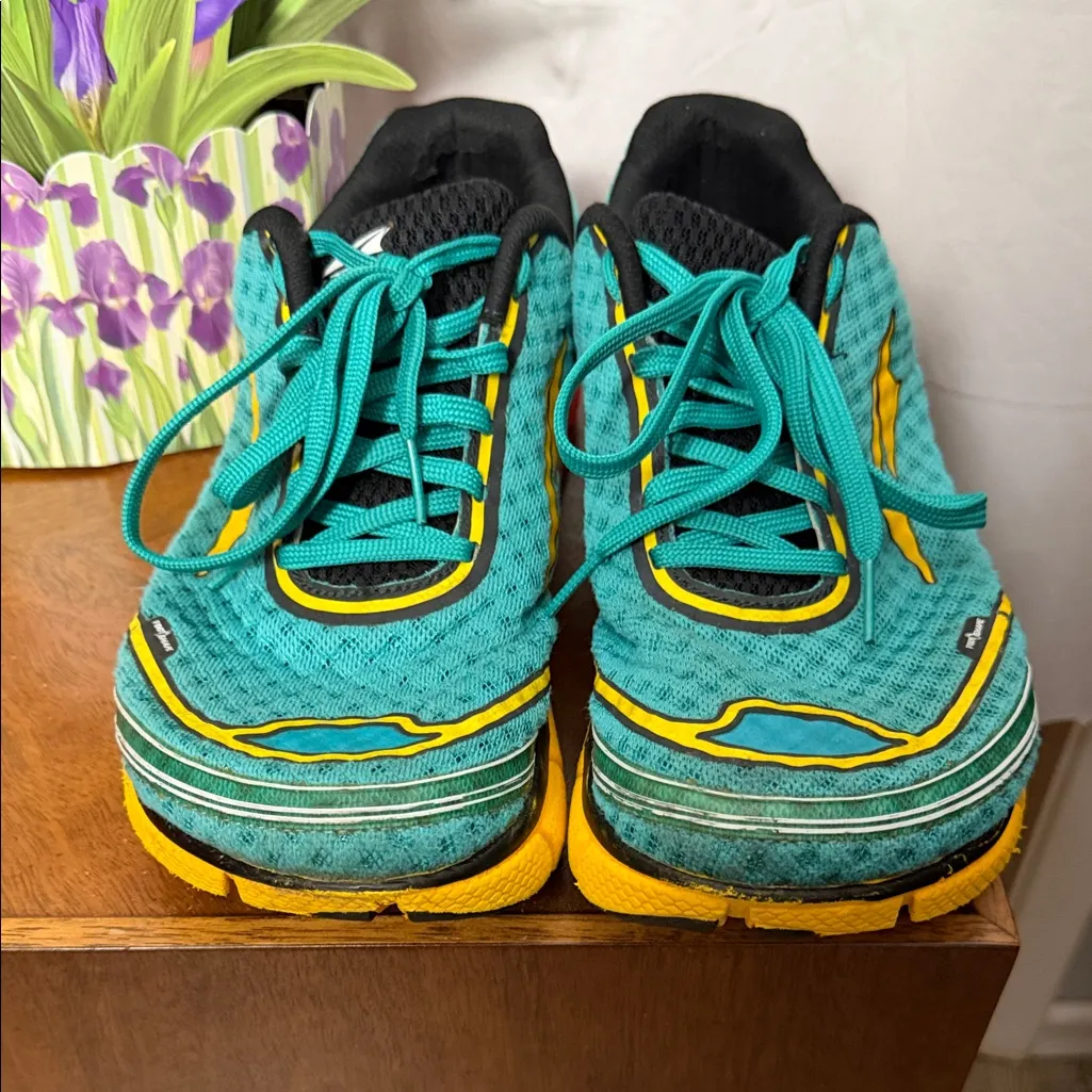 Altra Women’s Torin 2.0 Running Shoes in Parrot Blue and Yellow Size 10 - Image 2