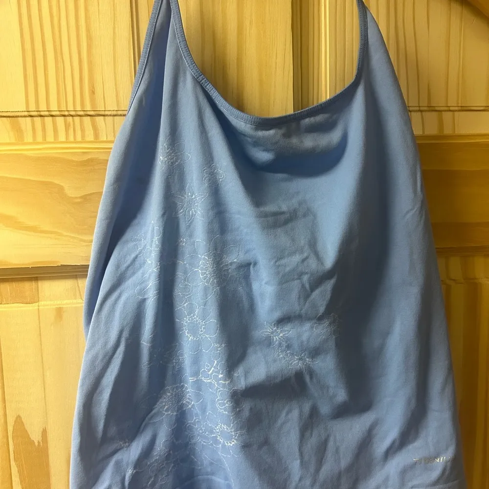 🛍️5/$25 Women’s Columbia Titanium workout tank size L - Image 3