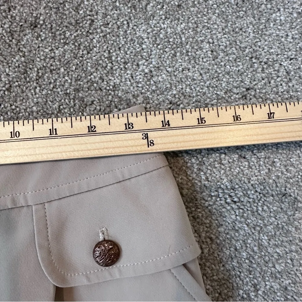 St. John Women's Beige Khaki Bermuda Shorts Size 2 - Image 6