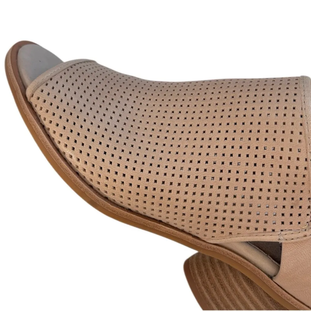 Like New Sofft Leather Carleigh Peep Toe Shootie Size 8.5 Retail $120.00 - Image 5