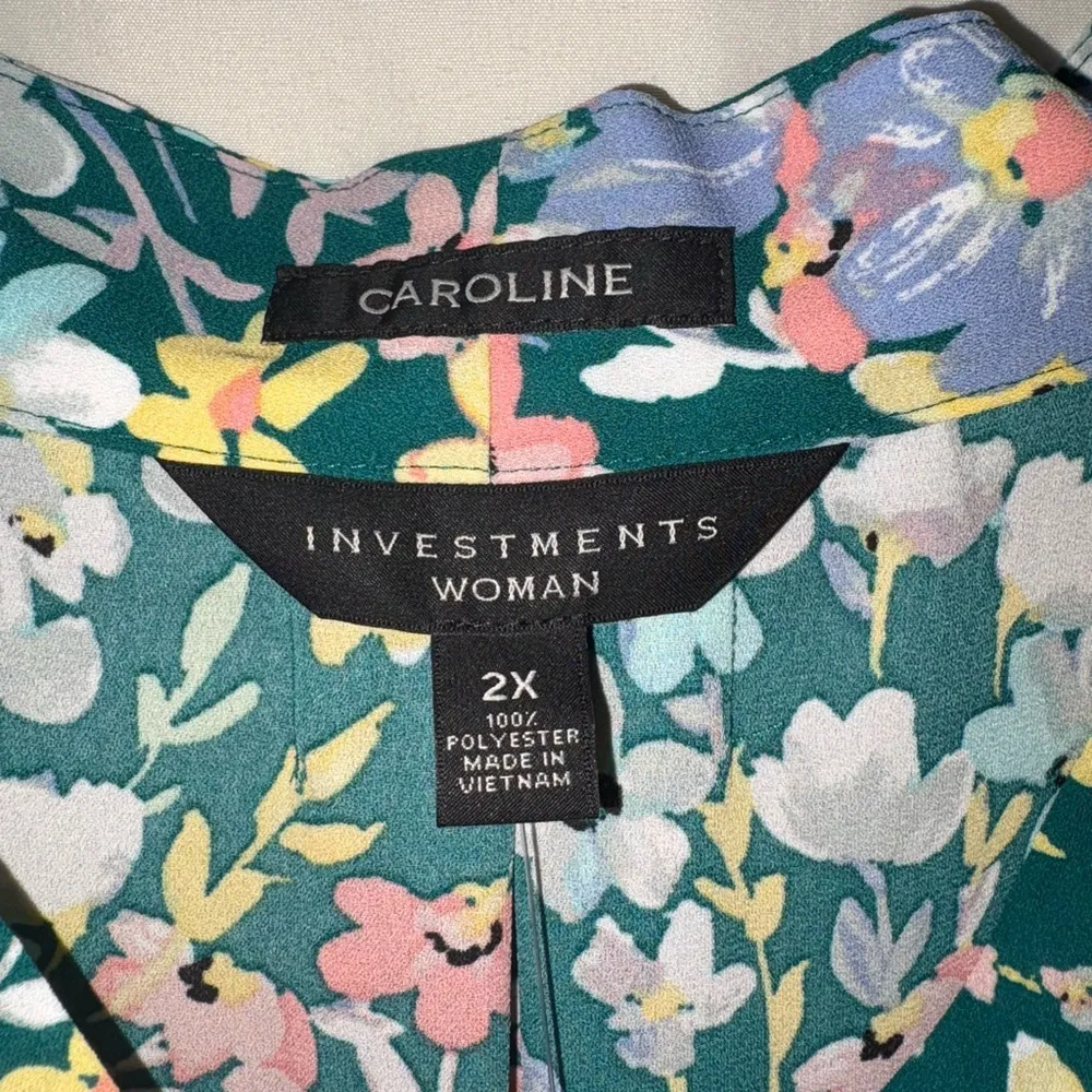 NWT Caroline Signature Pastel Garden V-Neck 3/4 Sleeve Button Front Top Size 2X - Image 2