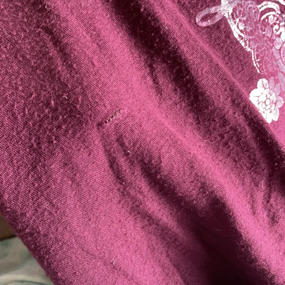 DKNY JEANS Burgundy Flower Design Top Size M - Image 8